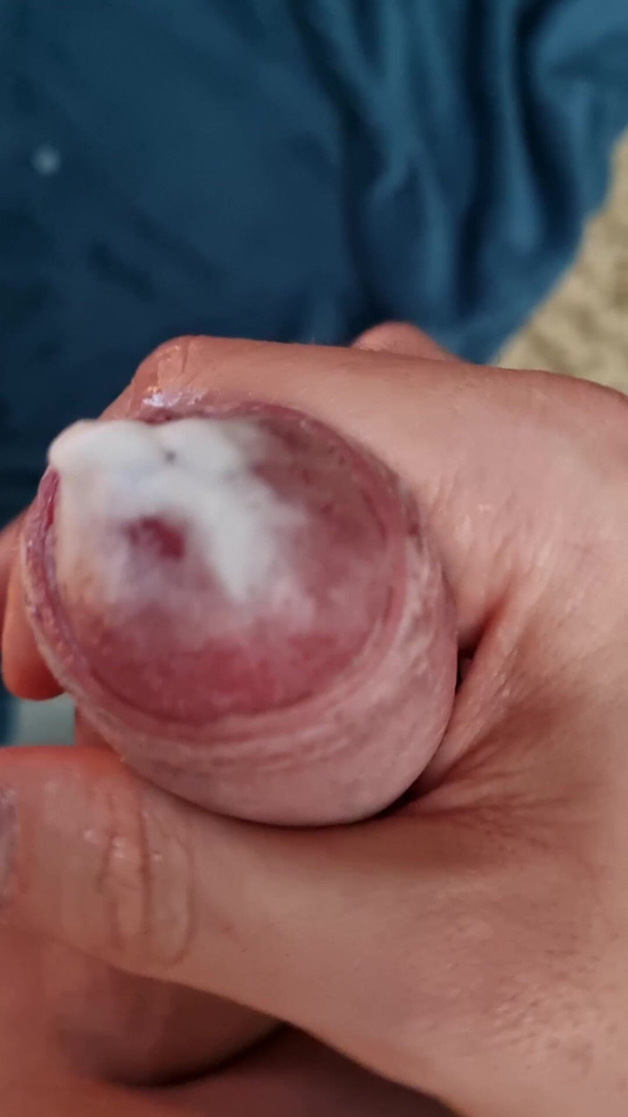 Number F 19: Crot tiga kali - bahkan crot di kamera