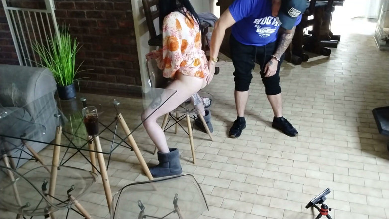 Bigjoefuckalott: จับเมียเพื่อนของกูเย็ดดิลโด้ของเธอบนเก้าอี้