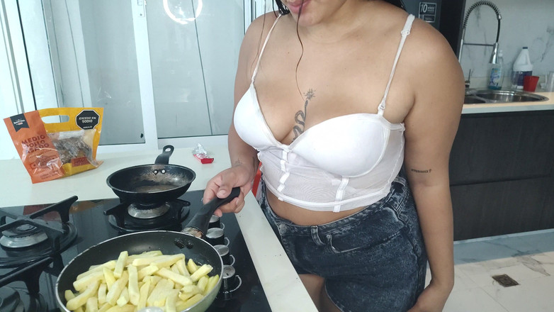 PABLO N3GROBAR: Cummy Bear ile yemek yapıyor