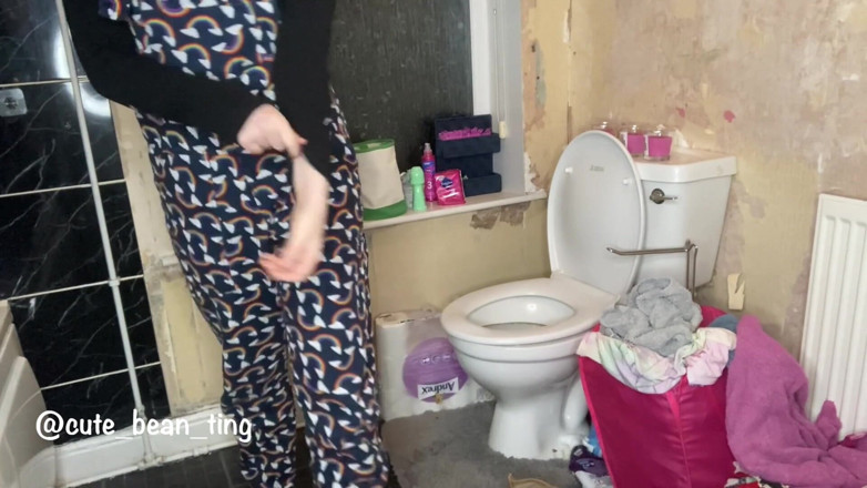 Alice Bean: The Toilet Voyeur