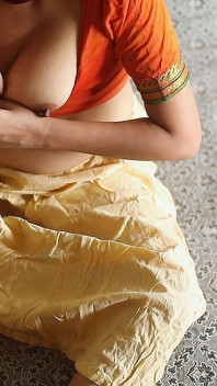 Desi Bhabhi geneukt door Devar en neemt een grote harde pik in de mond, krijgt creampie op strakke kut