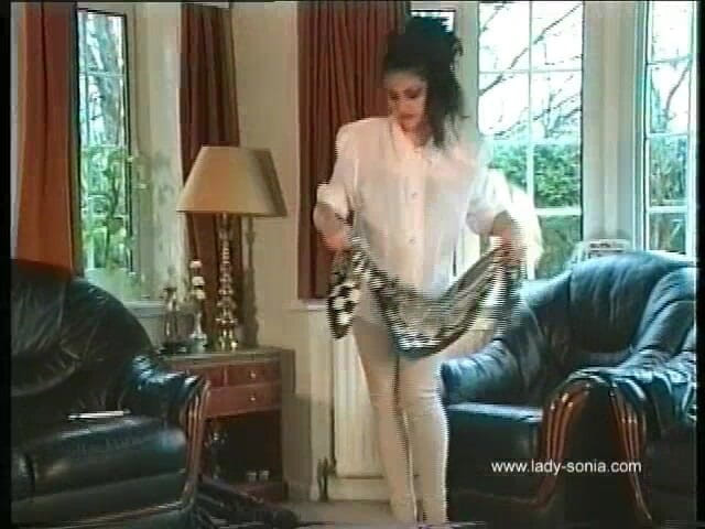 Lady Sonia: Young Exhibitionist Injodhpurs