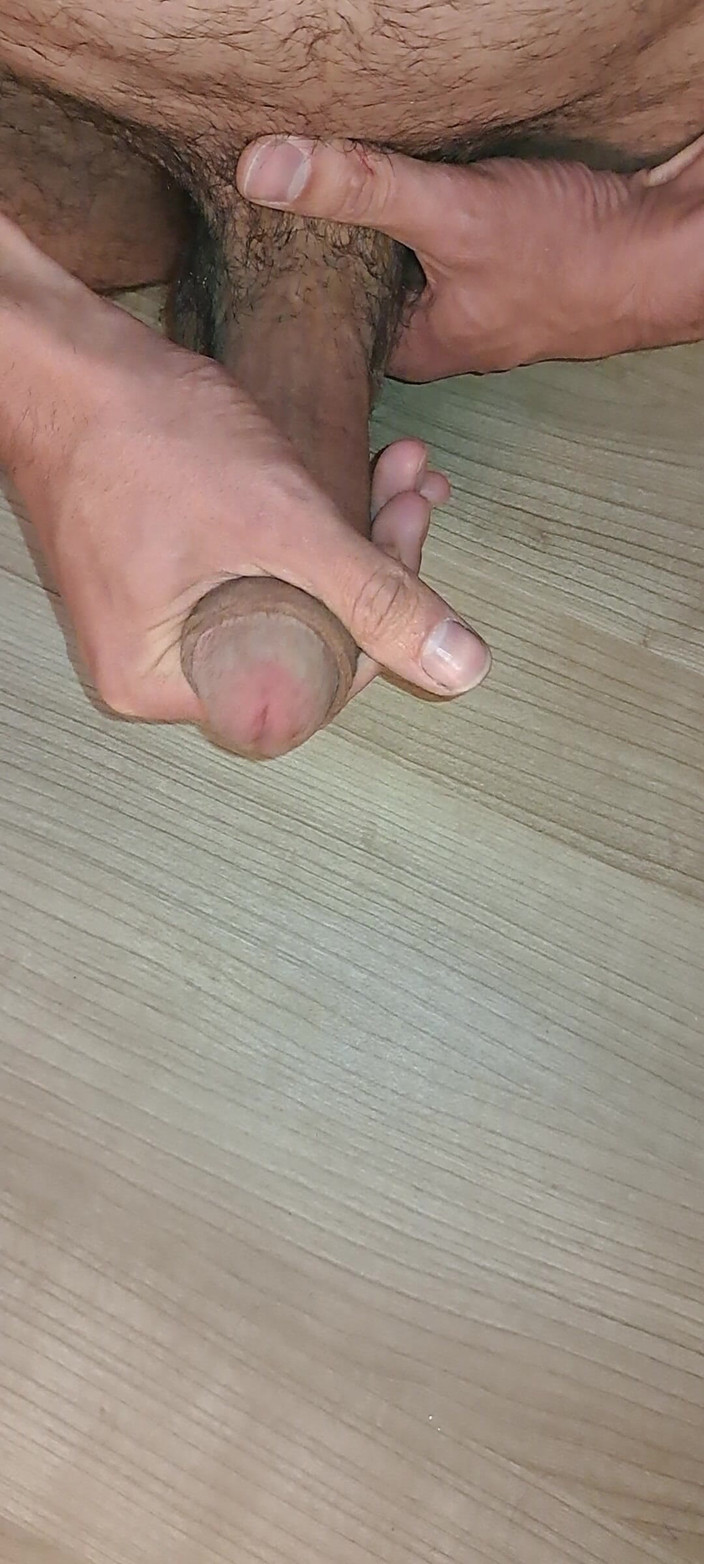 Whisky33: Buona masturbazione e grande sborrata da vicino