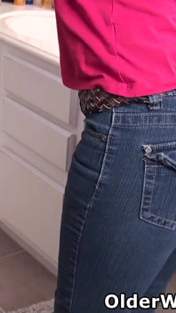American MILF Anna Starts Toying Her Hairy Muff in the Bathroom