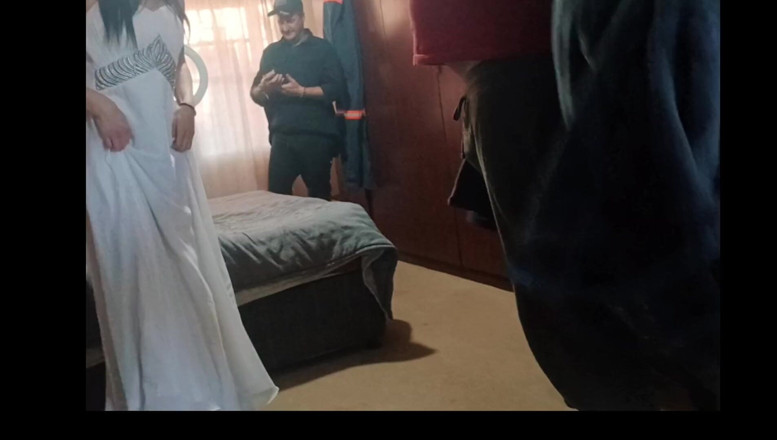 MysticBella: Sora mea vitregă și prietenul său au vrut să mă fută...