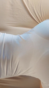 白いドレスのトゥワーク