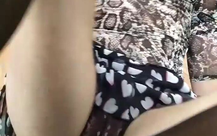 Last whore studio: Ik hou ervan om vrouwenkleren te dragen en mezelf in...