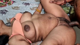 Jiju kam, nachdem sie nackt vor saali badete, sie wurde verrückt und wurde gefickt