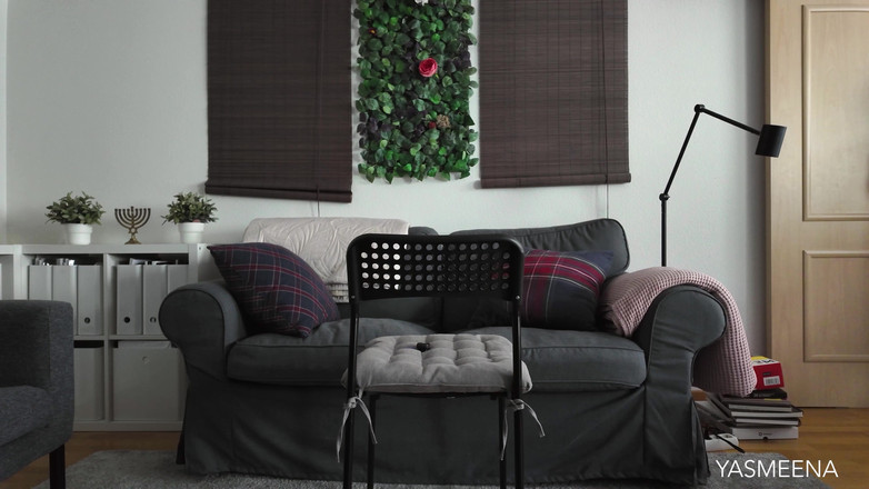 Yasmeena Ali: ドムに尻を叩かれる