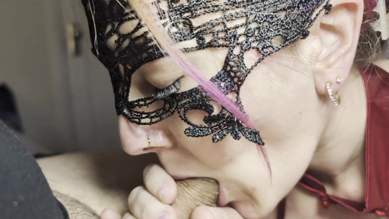 Sheswallowsdaddy: 午後の喉のサービス - 黒いドレスが一滴も飲み込む