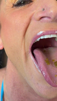 Kandy's Cuck Vitamins Eating Gummy Losers