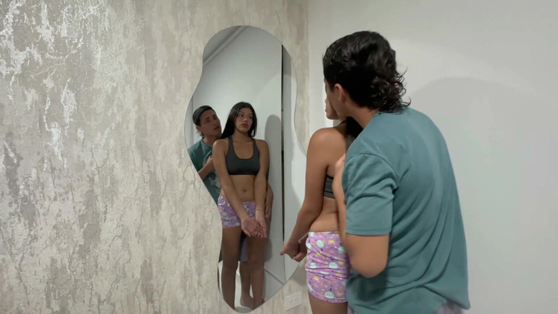 SOFIAYRIKY: Eu confesso meu amor à minha meia-irmã e acabamos fodendo muito...