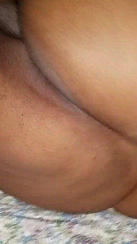 Big Butt MILF dostaje creampie z twardego kutasa