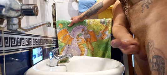 Zona901: トイレでは女の子が俺のチンポをオナニーするのを手伝ってくれる