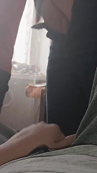 Ne masturbăm în trei și spermă în hainele noastre