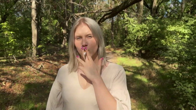 MertyXXX: Jalan-jalan di taman yang ditinggalkan untuk mencari eksibisoris