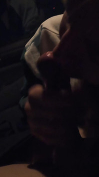 Menina chupando pau estranho no carro chupou toda a porra