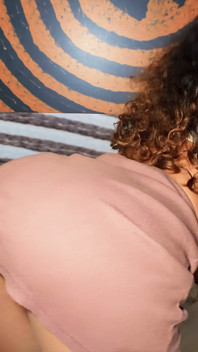 Tesão com seu brinquedo favorito - latina amadora brincando com consolo