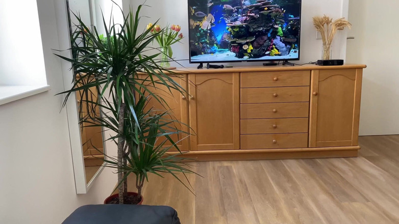 OurFetishLife: 我嫉妒的继母向我证明她是我唯一需要的女人