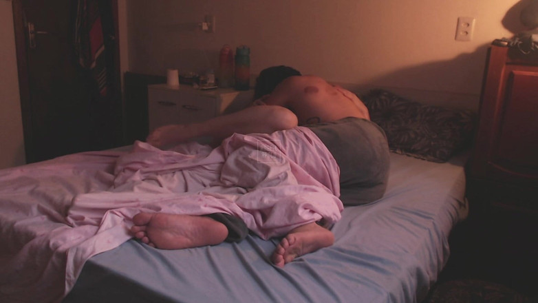 ApoloAngell: Královský Pár Má Žhavý a Romantický Sex V Deštivém Dni