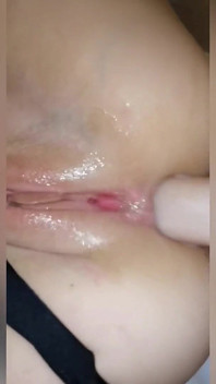 낯선 사람이 내 엉덩이와 입을 섹스하고, 내 커클드 남편이 지켜보고 있다.