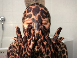 Projectsexdiary: Leo zentai catsuit ıslak küvet deneyimi yüze boşalma maskesiyle bitiyor - projectfundiary