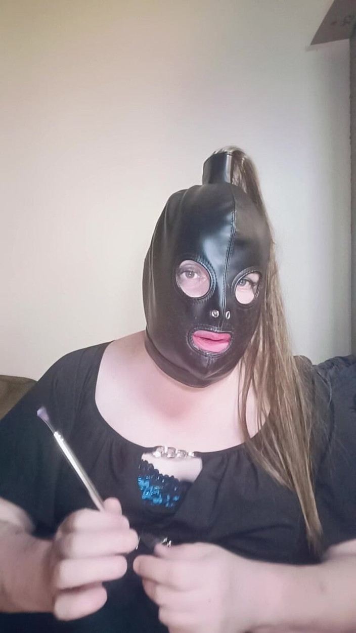 Stephanie-Nicole-TV: BBW TV Stephanie-nicole Smokes a Cigarette in a Silver Holder