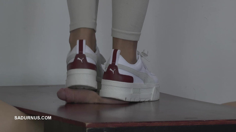 Sadurnus: Sahibe Natasa sadece telefonuna dokunuyor