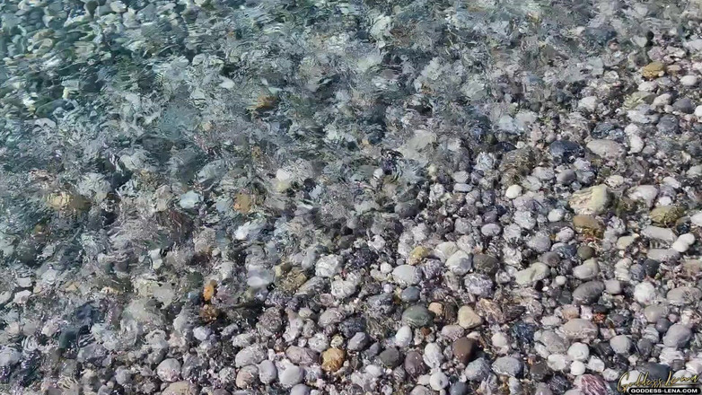 Goddess Lena: Um dia normal na praia