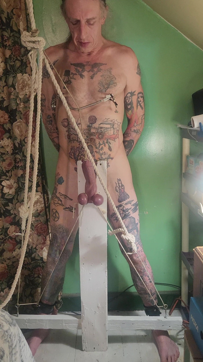 Goode Girl: Goode Mädchen, Unhã1/4ckliches Crucifix-ballbusting Teil 2