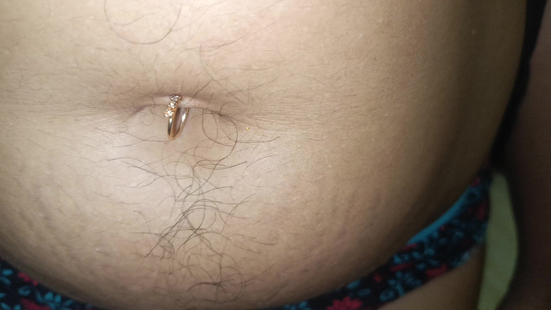 Pushpa studio: Чорний бюстгальтер, королева пірсингу пизди