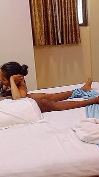 B3 - teman seksi ini lagi asik nyepong kontol, toket dan pantat bahenolnya