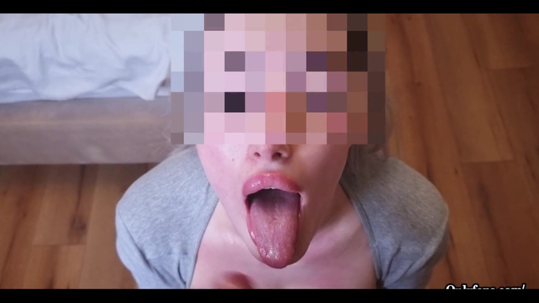 Totuldespresexx: Si jalang kecil sukakan blowjob