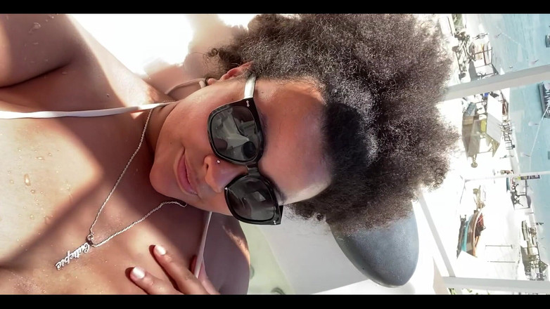 Cutiepiie Chubby: Становится шаловливой в отеле Джакузи, надежда, что они не видели меня на камеры