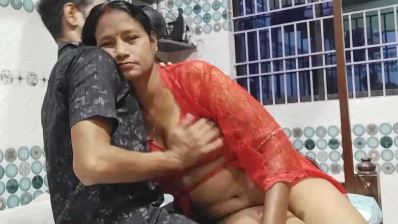 Indian anty hot sex: Beautiful Anuti Invited Her Husband’s Friend Over, Had Sex with...