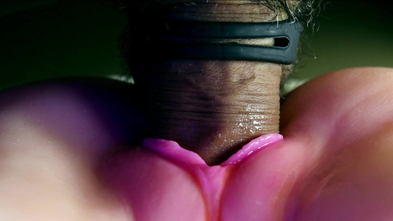 SEXY_GUYBEST: Aku lagi asik nyepong kontolku dengan memek pink sampai lubangnya...