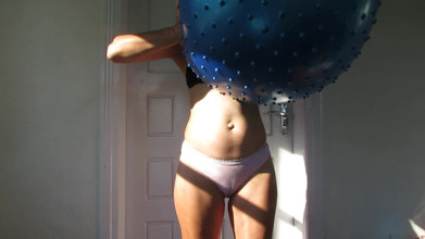 SexyAnka: मांसल सेक्सी महिला सफाई कर रही है