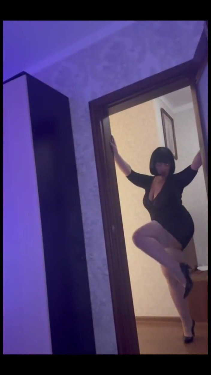 KarmenMilf: Perjumpaan hot sama cowok beradik yang lagi asik nyepong kontol...