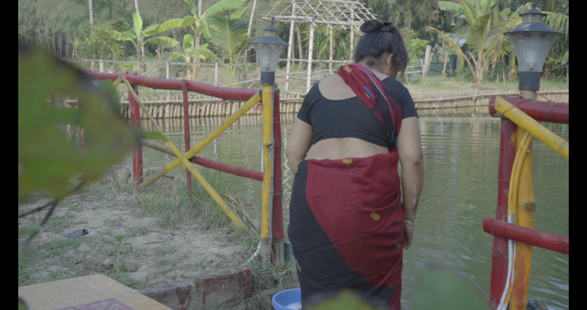 Bull Top 7: Indická Bhabi Ka Pani Mai Thukai Sexy indické porno video