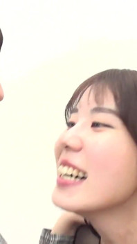 Il respiro di mei kamisaka eccita Rena natsuki così tanto che si sporge e la bacia con la lingua