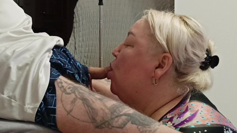 Zona901: 一个邻居来拜访以获得足够的精液