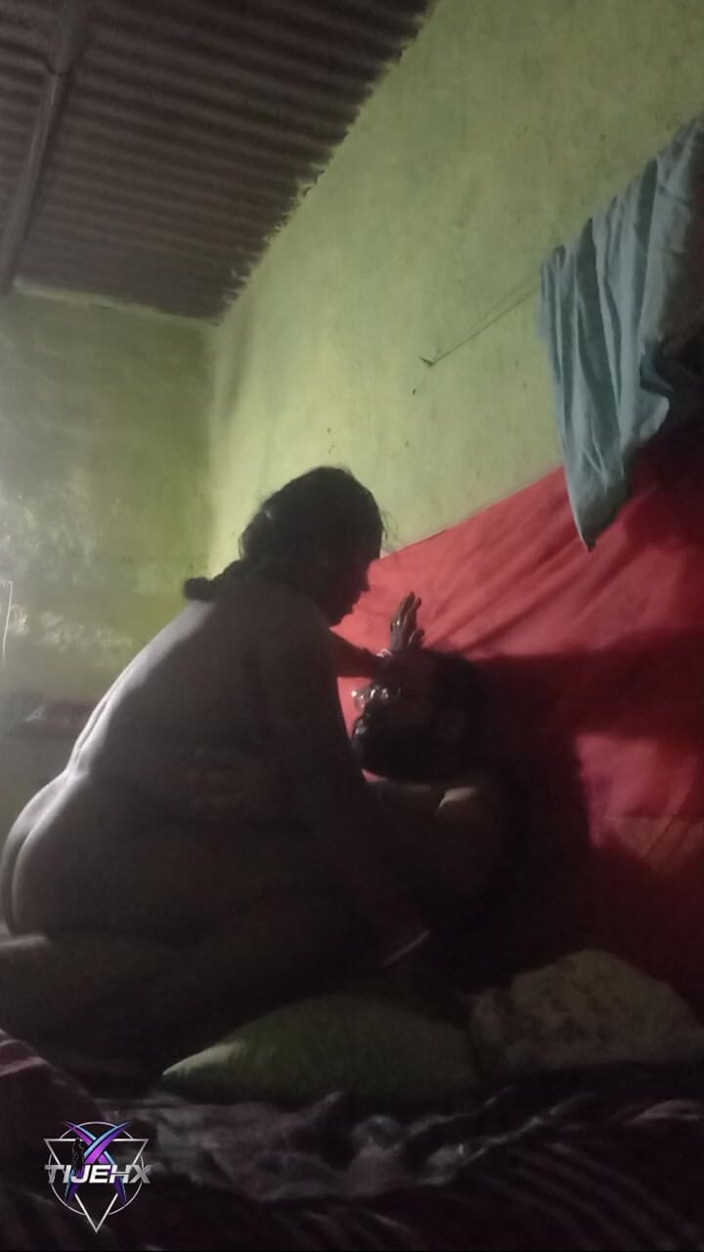 TijehX: Bhabhi desi kampung yang tidak berpuas hati berkongkek dengan adik...