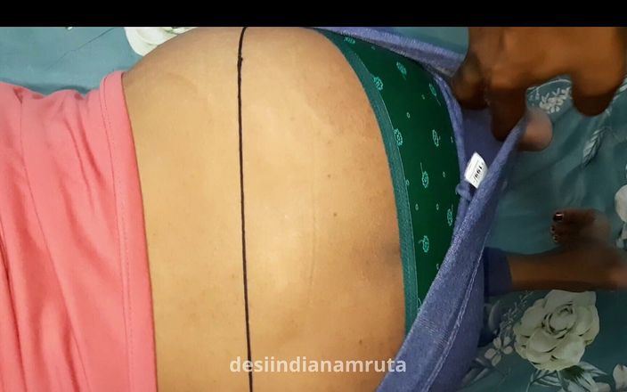 Desiindianamruta1: Indisch Desi-schatje krijgt cumshot