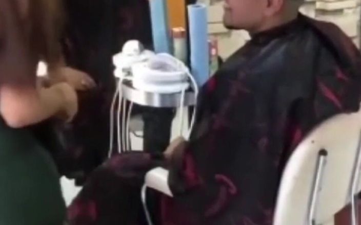 Barbietransxxxx: Saçımı kestikten sonra dükkandaki kızla eğlenmeye başladım ve ayrılana kadar...