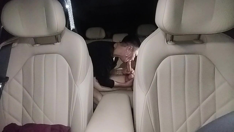 Johny84helen: 高速公路上的性爱：我们开车进口袋过夜