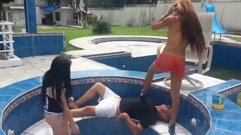 Foot Girls: Princess Isabella's sadistic games