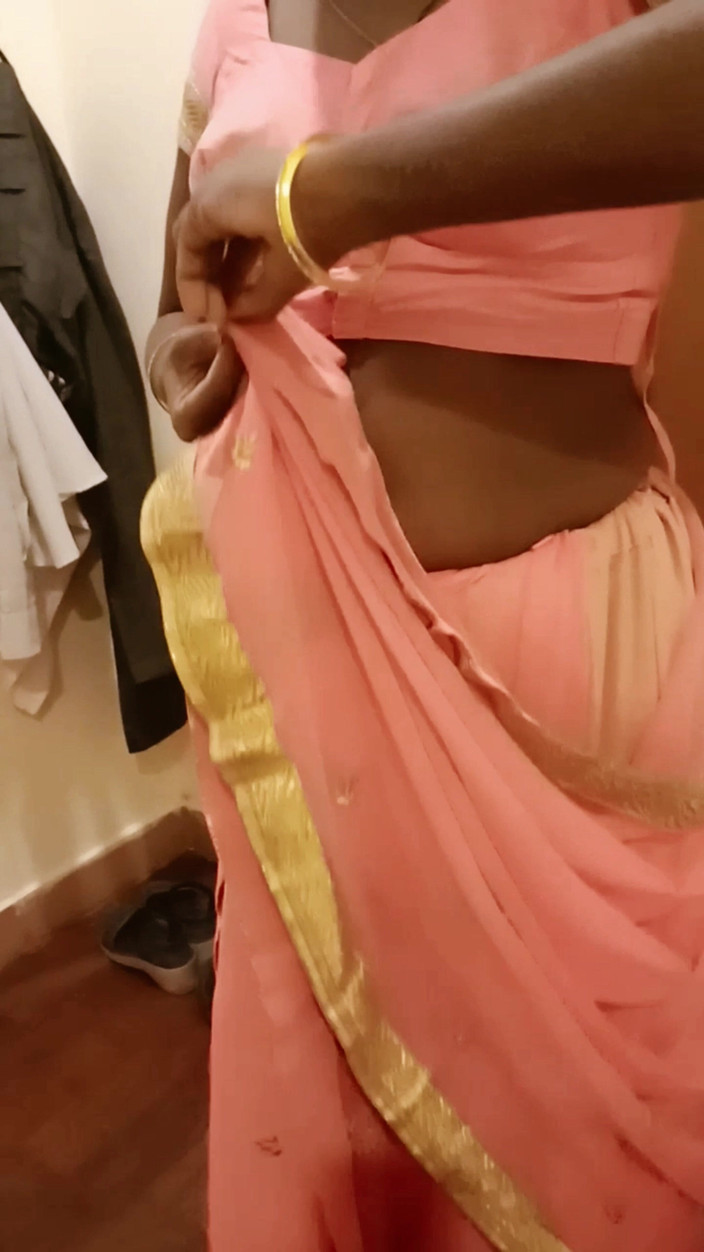 RenuRaj: Desi tamilische ehefrau Renus dicker arsch und muschi im Saree...