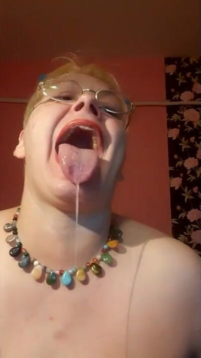 Putarankahotmilf: Недбалий мінет із ділдо, ahegao, гра язиком, плювки, титифук, їзда, брудні розмови