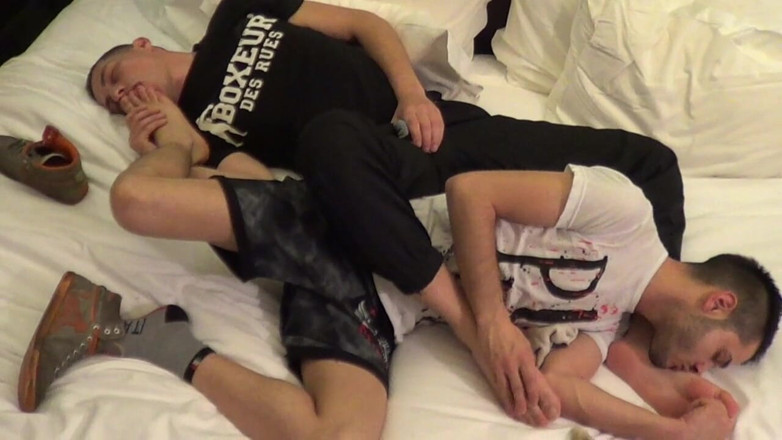 FIRST SEX EXPERIENCE WITH BOY: Fabien scopata senza preservativo in hotel con un ragazzo etero...