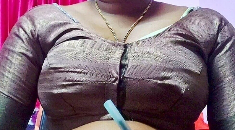 Desi Mohini: 印度妈妈与继子发生浪漫性关系